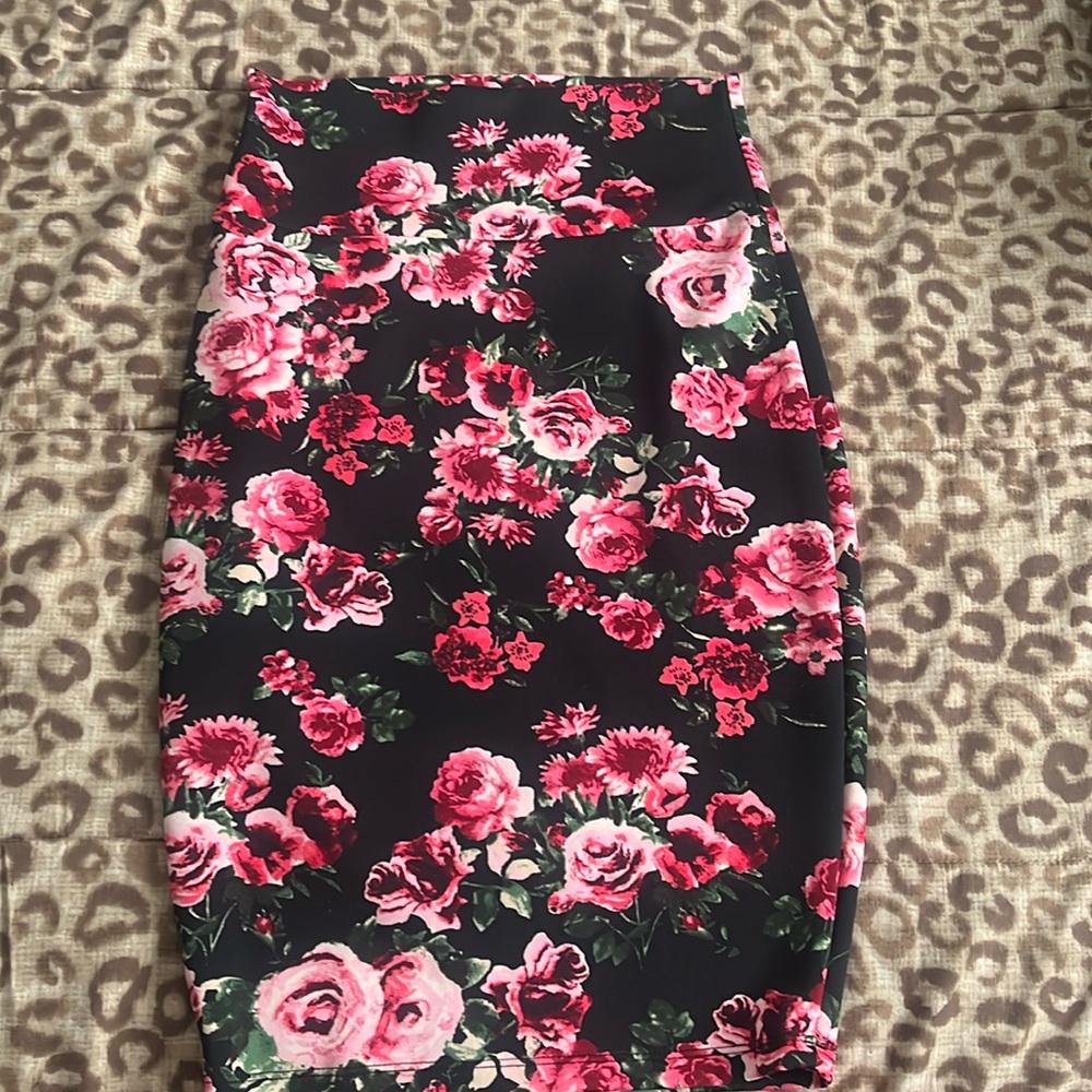 Beautiful rose pencil skirt with great stretch